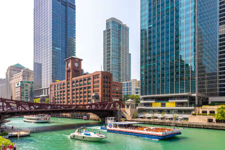 CHICAGO, USA - MARCH 29, 2020: Reid Murdoch Building at Chicago river in Chicago, Illinois, USAのeditorial素材