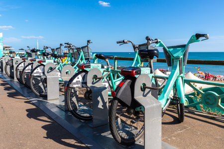 BRIGHTON, UK - JUNE 29, 2022: Bicycles rental in a sunny summer day in Brighton, East Sussex, England,のeditorial素材