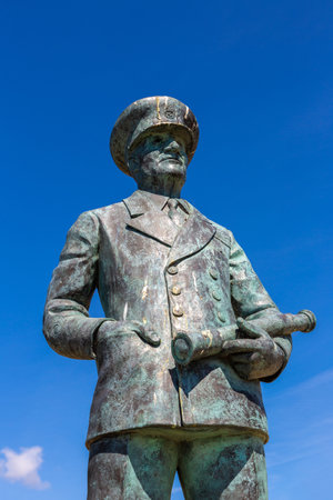 DOVER, THE UNITED KINGDOM - JUNE 28, 2022: Statue of admiral sir Bertram Ramsay in Dover Castle, he was responsible for the Dunkirk evacuation in 1940, UKのeditorial素材