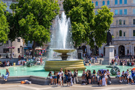 LONDON, THE UNITED KINGDOM - JUNE 26, 2022: Fountain at Trafalgar Square in a sunny summer day in London, England, UKのeditorial素材
