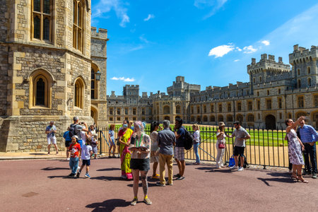 WINDSOR, UK - JUNE 19, 2022: Tourists in the courtyard of the Windsor Castle in Windsor in a sunny summer day, UKのeditorial素材