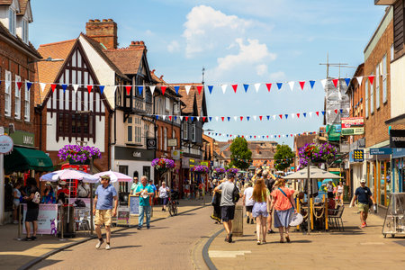 STRATFORD-UPON-AVON, UK - JUNE 11, 2022: Typical street and old buildings in Stratford upon Avon in a summer day, UKのeditorial素材
