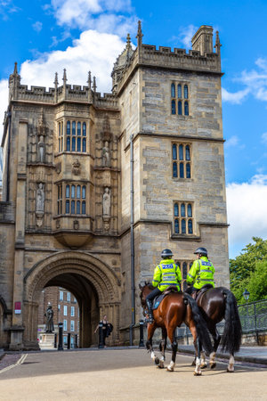 BRISTOL, UK - JUNE 29, 2022: Mounted Police Officer in front of Bristol Central Library in Bristol in a summer day, UKのeditorial素材