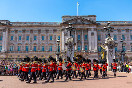 LONDON, UK - JUNE 17, 2022: Changing of the Guard ceremony in front of Buckingham Palace in London in a sunny summer day, UKのeditorial素材