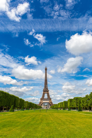 Eiffel Tower in Paris in a sunny summer day, Franceの写真素材