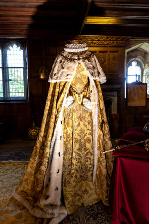 HEVER, UK - SEPTEMBER 10, 2023: Queen Elizabeth I's coronation Robes and interior of medieval Hever Castle - home of Tudor and Anne Boleyn, Kent, United Kingdomのeditorial素材