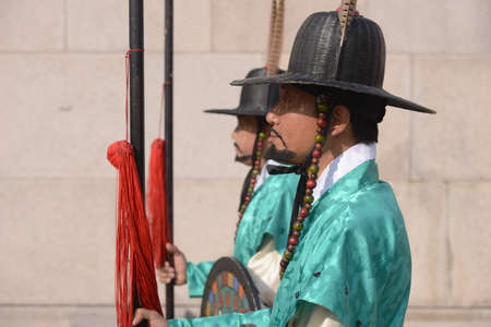 SEOUL, KOREA - OCTOBER 22 : Korean guard dressed in a green uniform and holding a lance stands at the entrance to the Gyeongbokgung Palace in Seoul, Korea on October 22, 2014.のeditorial素材