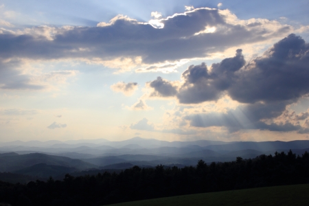 Crepuscular rays on the Blue Ridge Parkwayの写真素材