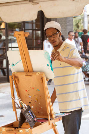 Atlanta, GA, USA - September 12, 2015:  An artist creates a painting on an easel at the 5 Arts Fest in Atlanta.のeditorial素材