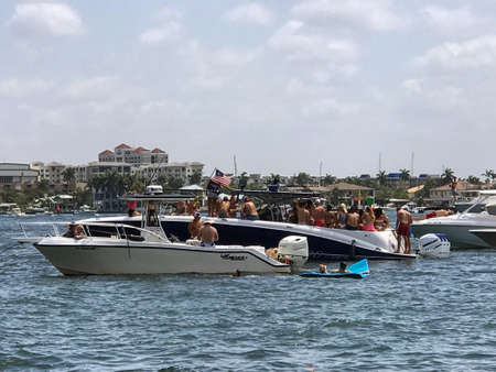 Ft. Lauderdale, Florida - May 26, 2019:  People crowd a boat to party as they celebrate the Memorial Day holiday in the intercoastal waterway on May 26, 2019 in Ft. Lauderdale, Florida.のeditorial素材