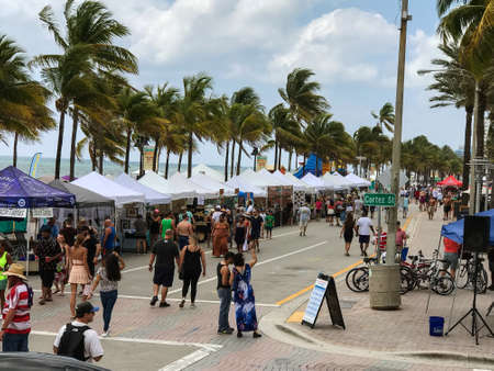 Ft. Lauderdale, Florida - May 25, 2019:  People shop at street vendor tents lined up on Highway A1A at the beach during a festival during the Memorial Day holiday weekend on May 25, 2019 in Ft. Lauderdale, Florida.のeditorial素材