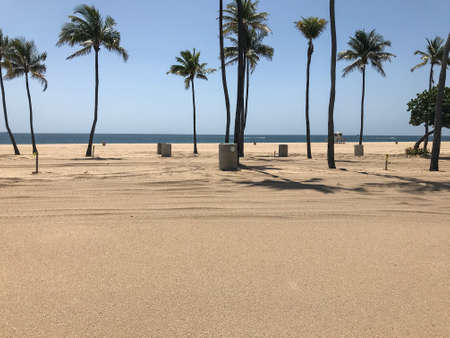 A public beach in Fort Lauderdale, Florida is completely empty as it remains closed for the coronavirus pandemic.のeditorial素材