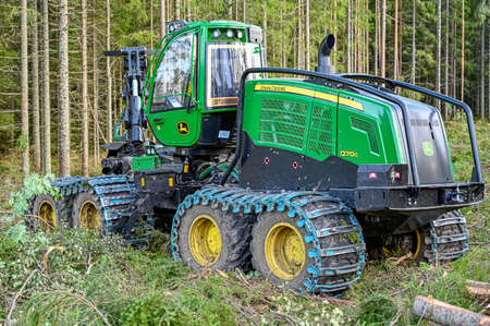 forest harvester john deere 1270G in Varmland Sweden september 5 2019のeditorial素材