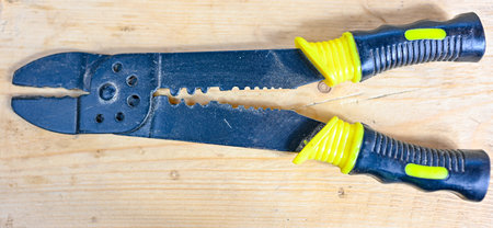cable peeler in black and yellow on wooden benchの写真素材