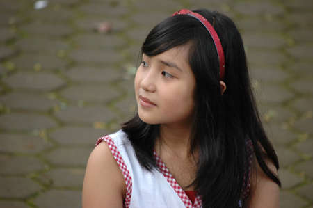 little girl looking for somethingの写真素材