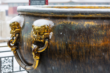 Gilt bronze jar in the Forbidden City in the snowのeditorial素材