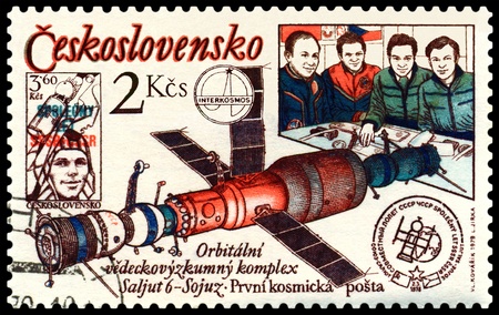 CZECHOSLOVAKIA - CIRCA 1978: A post stamp printed in Czechoslovakia  shows  crew Salyut 6-Soyuz. Circa 1978の写真素材