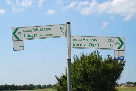 Trail sign at the Baltic coast (Althagen, Darss, Germany). The  Darss is the middle part of the peninsula of Fischland-Darss-Zingst on the southern shore of the Baltic Seaの写真素材