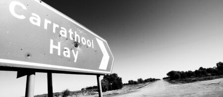 Road sign to Carrathoolの写真素材