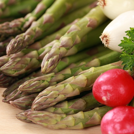 Close-up of fresh green asparagus in a basket の写真素材