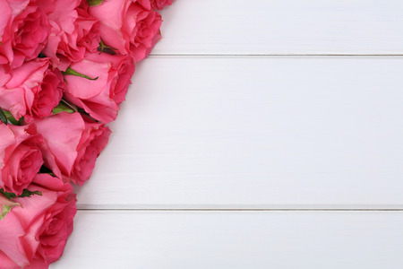 Roses flowers on Valentine's or mother's day on wooden board with copyspace for your own textの写真素材