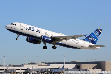 Fort Lauderdale, United States - February 17, 2016: A Jetblue Airways Airbus A320 with the registration N595JB taking off from Fort Lauderdale Airport (FLL) in the United States. Jetblue is an American low-cost airline and the fifth biggest airline in theのeditorial素材