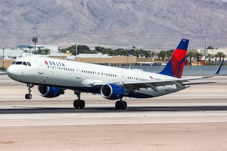 Las Vegas, Nevada â April 9, 2019: Delta Air Lines Airbus A321 airplane at Las Vegas airport (LAS) in the United States.のeditorial素材