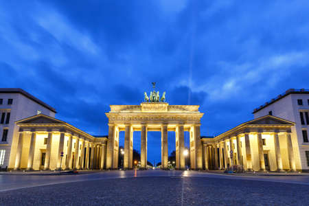 Berlin Brandenburger Tor Brandenburg Gate in Germany at night blue hour copyspace copy space twilightのeditorial素材