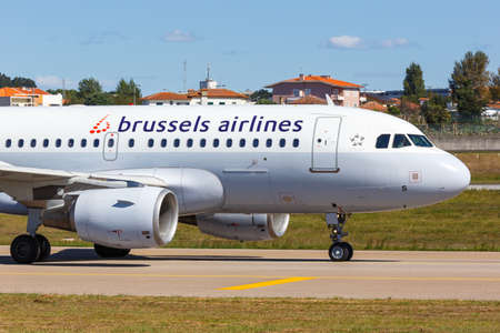 Porto, Portugal - September 21, 2021: Brussels Airlines Airbus A319 airplane at Porto airport (OPO) in Portugal.のeditorial素材