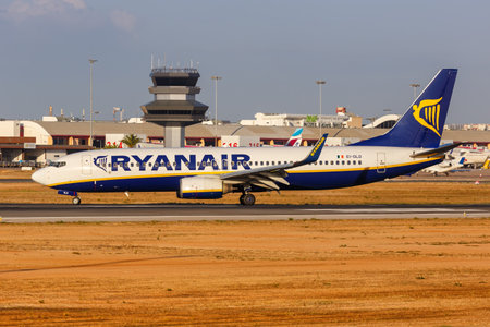 Faro, Portugal - September 25, 2021: Ryanair Boeing 737-800 airplane at Faro airport (FAO) in Portugal.のeditorial素材
