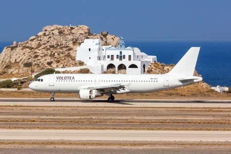 Santorini, Greece - August 4, 2021: Volotea Airbus A320 airplane at Santorini airport (JTR) in Greece.のeditorial素材