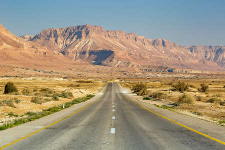 Endless road driving drive travel traveling desert landscape no limit loneliness infinite distance lonelyの写真素材