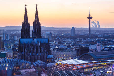 Cologne Cathedral church Germany main station twilight skyline city town eveningのeditorial素材
