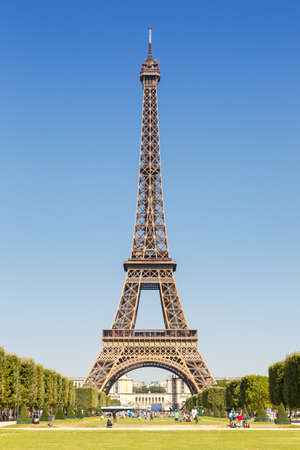 Paris Eiffel tower France travel landmark portrait format travelingのeditorial素材