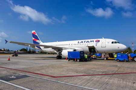 San Andres, Colombia - April 6, 2022: LATAM Airlines Airbus A320 airplane at San Andres (ADZ) airport in Colombia.のeditorial素材
