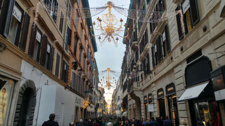 Via del Corso in Roma during the Christmas - Pre-covid periodのeditorial素材