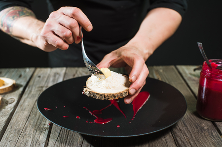 Close-up of male hands cooking molecular dish. Dark background. Molecular cuisineの写真素材