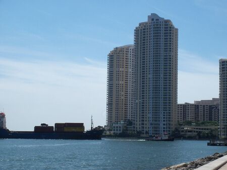 Ship arriving Biscayne Bay, Miami 2のeditorial素材