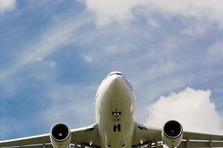 twin engine jet coming in to land