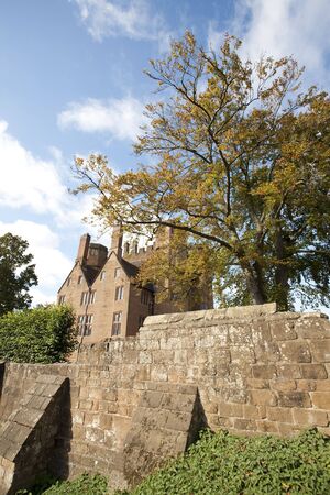 main house of Kenilworth castle ruins behind stone wallの写真素材