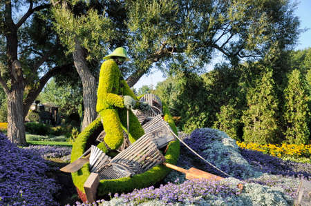 MosaiCulture 2018, Jacques Cartier Park, Gatineau, Quebec, Canada, 09/13/2018,   The Lobster Fisherman, one of the 45 horticultural masterpieces showcased at Jacques-Cartier Park in Gatineau.のeditorial素材