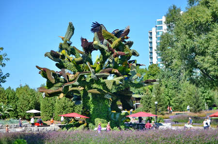 MosaiCulture 2018, Jacques Cartier Park, Gatineau, Quebec, Canada, 09/13/2018,   The Bird Tree, one of the 45 horticultural masterpieces showcased at Jacques-Cartier Park in Gatineau.のeditorial素材