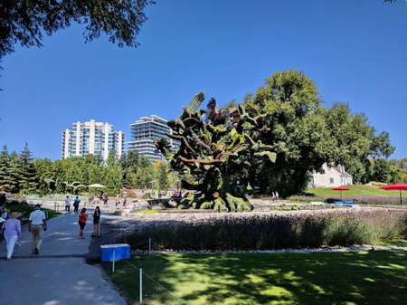 MosaiCulture 2018, Jacques Cartier Park, Gatineau, Quebec, Canada, 09/13/2018,   The Bird Tree, one of the 45 horticultural masterpieces showcased at Jacques-Cartier Park in Gatineau.のeditorial素材