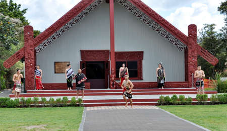 ROTORUA, NEW ZEALAND, November 12, 2016: Tamaki Maori dancers in traditional dress at Whakarewarewa Thermal Parkのeditorial素材
