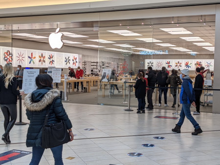 Markham, Ontario, Canada, Dec. 10, 2020: Shoppers wearing face masks shop at the Markville Shopping Centre during the Pandemic. This mall moved to curbside pickup & delivery under the Grey-Lockdown.のeditorial素材