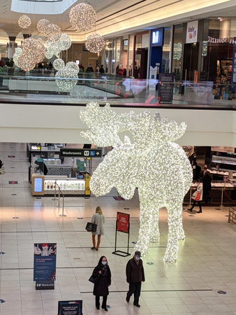 Markham, Ontario, Canada, Dec. 10, 2020: Shoppers wearing face masks shop at the Markville Shopping Centre during the Pandemic. This mall moved to curbside pickup & delivery under the Grey-Lockdown.のeditorial素材