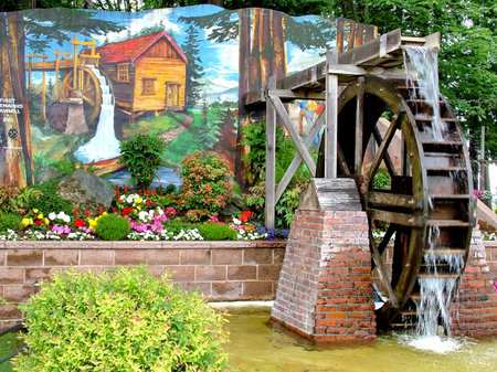 Chemainus, British Columbia, CANADA, July 13, 2009: `First Chemainus Sawmill - 1862` this mural is part of the Chemainus Festival of Murals. The town is located on the east coast of Vancouver Island,のeditorial素材