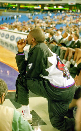 Toronto, Ontario, Canada, March 26, 1996: The Toronto Raptors play the Atlanta Hawks during their first NBA season at the Skydome in Toronto.  Toronto lost 111 to 114 to the Hawks.のeditorial素材