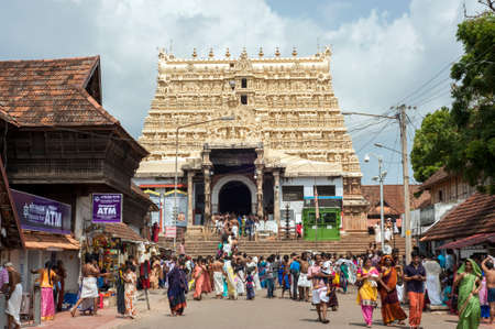 THIRUVANANTHAPURAM INDIA  MAY 02 2015: Tower of and entrance of Padmanabhaswami temple.The principal deity is Lord Vishnu.のeditorial素材