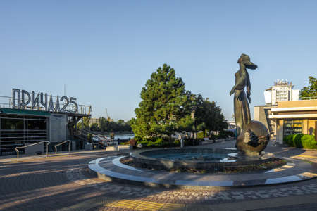 ROSTOV-ON-DON, RUSSIA - SEPTEMBER 7, 2021: Sculpture of a Rostovchanka and and a floating cafe on the embankment of the Don Riverのeditorial素材